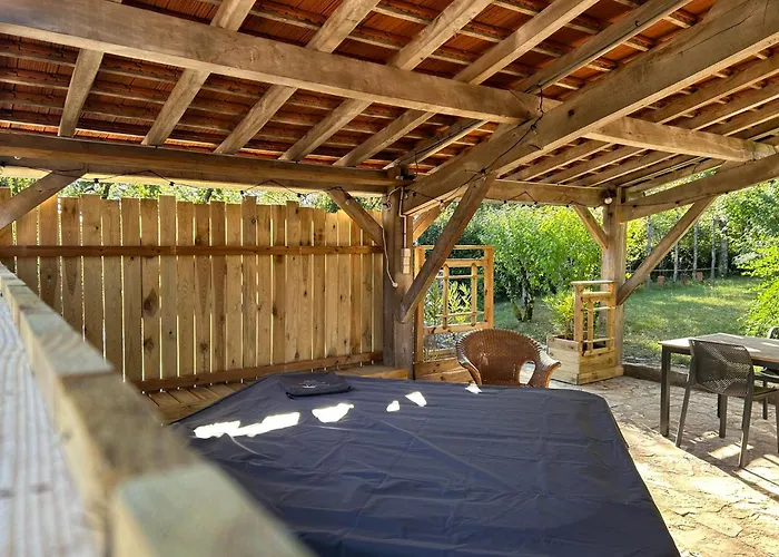 Le Domaine De La Claire Fontaine -chambres D'hotes Montvalent