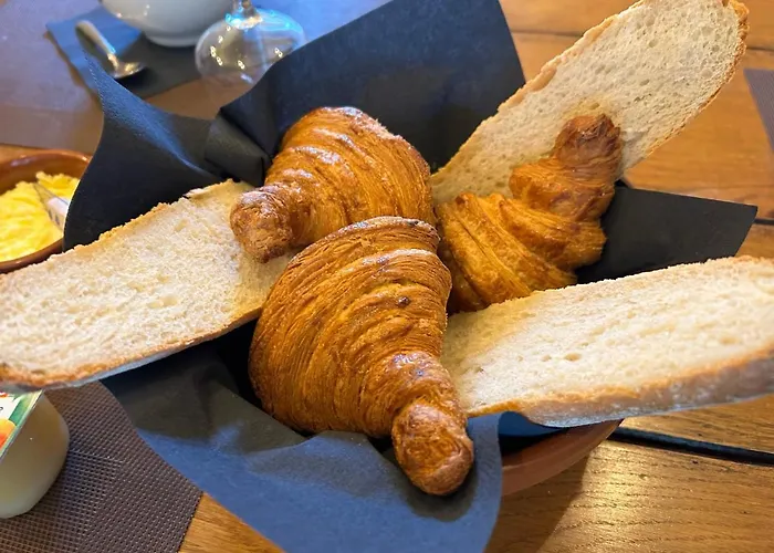 Le Domaine De La Claire Fontaine -chambres D'hotes Bed & Breakfast Montvalent