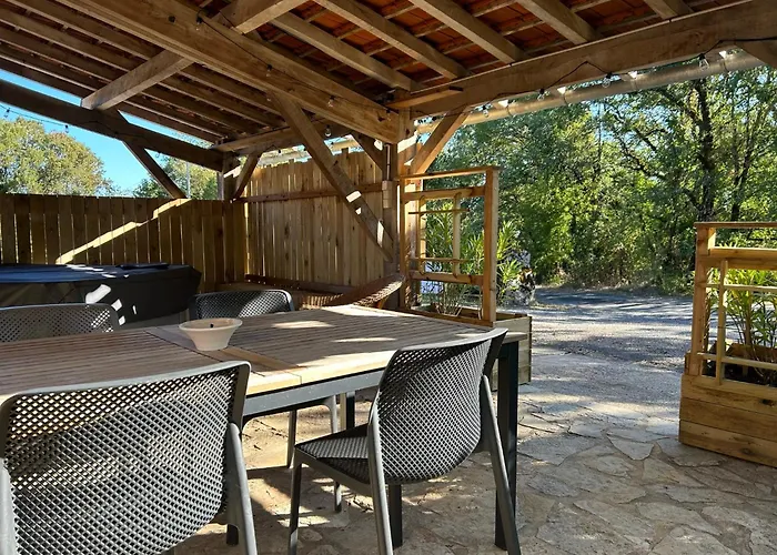 Le Domaine De La Claire Fontaine -chambres D'hotes 4* Montvalent