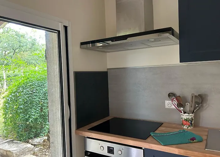 Le Domaine De La Claire Fontaine -chambres D'hotes Bed & Breakfast Montvalent